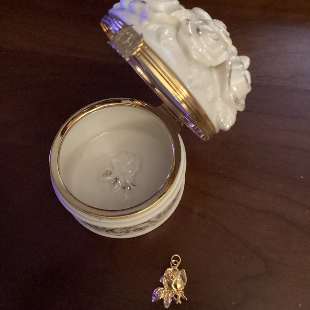 Lenox 65 Roses Hinged Trinket Box - Picture 5 of 9